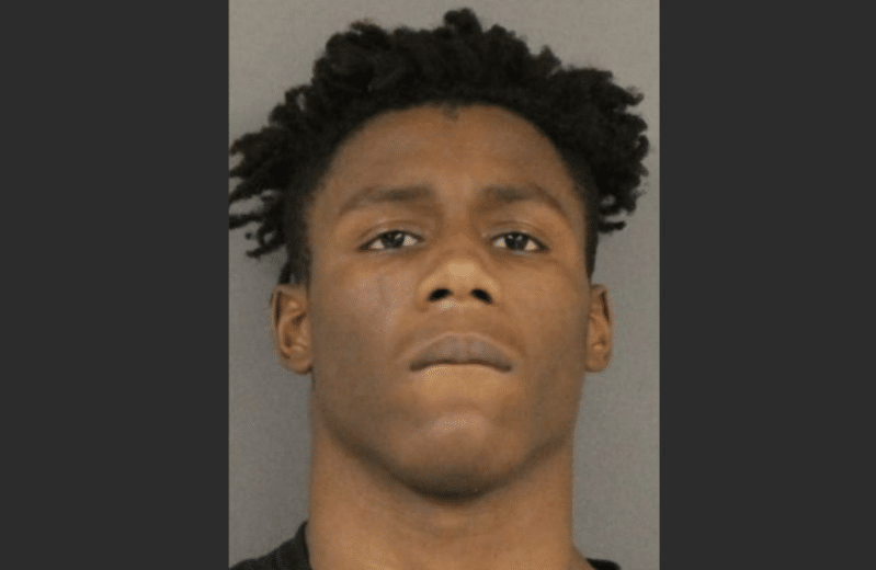 Teen Fatally Shoots Mom's Boyfriend After Finding Texts on Her Phone