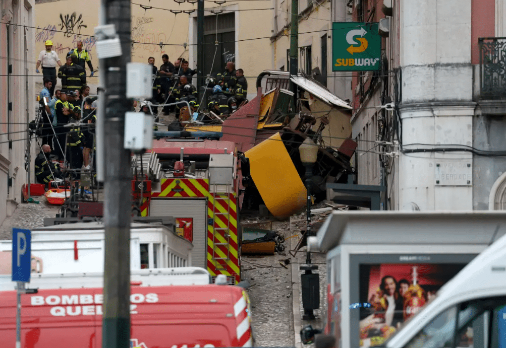 15 Dead After Streetcar Derails in Tourist Hotspot
