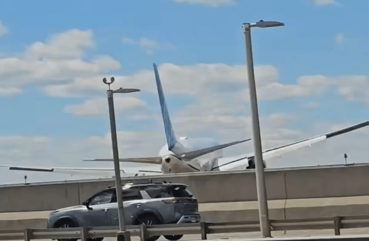 United Flight Landing at Airport Strikes Truck in Shocking Video