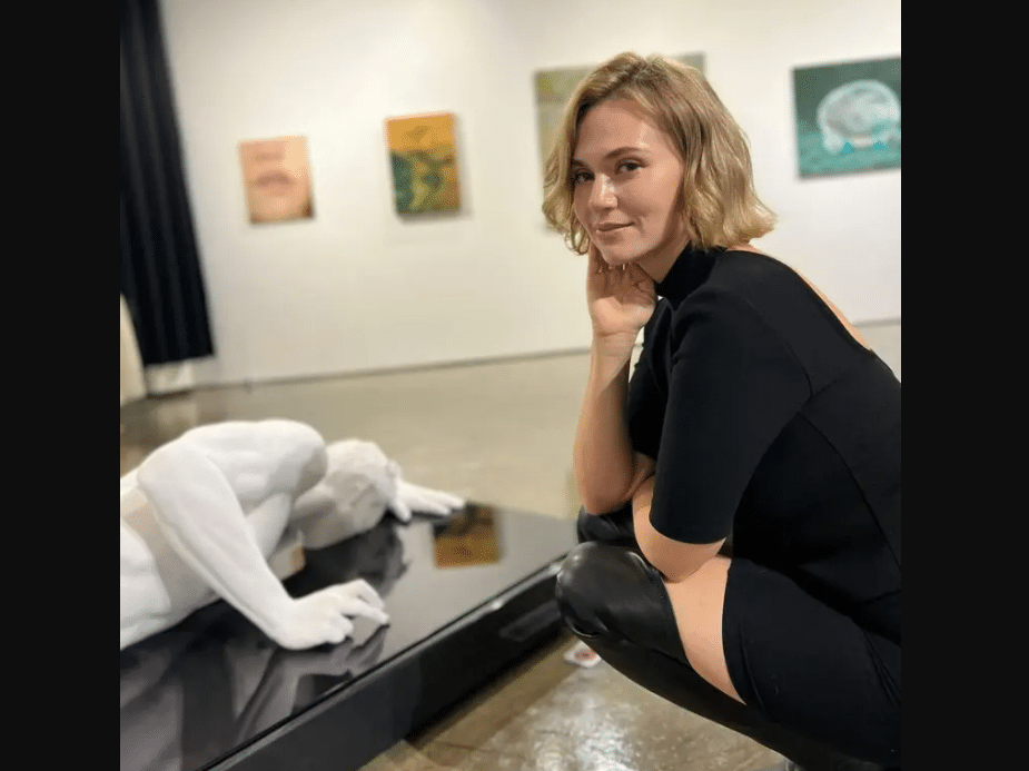 Art Influencer Found Dead in Luxury Hotel