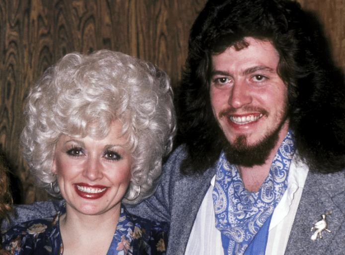 Dolly Parton’s Brother Dies at 82