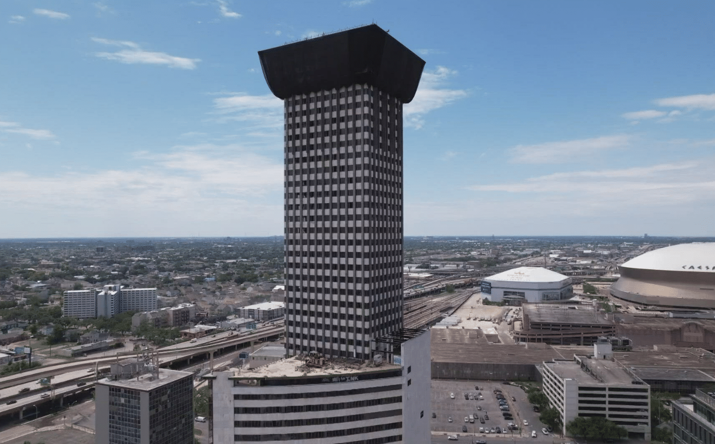 17-Year-Old Found Dead After Fall Inside Abandoned High-Rise