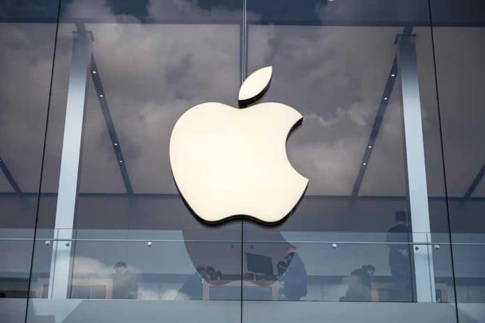 Apple Employee Says She Was Targeted for Blowing the Whistle